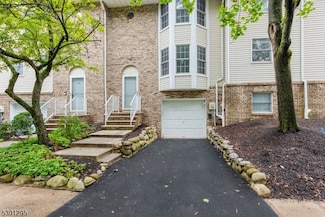 62 Brookstone Cir, Morris Plains, NJ 07950