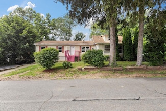 14 Cooper Dr, Nanuet, NY 10954
