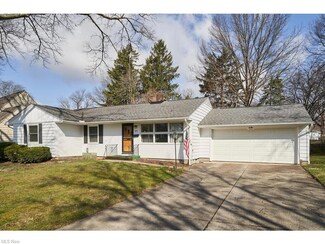 1827 Valley Rd, Cuyahoga Falls, OH 44223