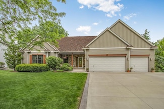 1636 Spinaker Dr, Woodbury, MN 55125