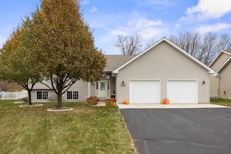 1141 Blackbird Dr SW, Hutchinson, MN 55350