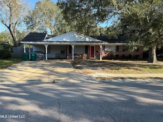 2507 Middlecoff Dr, Gulfport, MS 39507