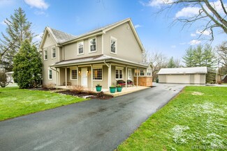 3S760 Mignin Dr, Warrenville, IL 60555