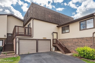 29W425 Thornwood Ln, Warrenville, IL 60555