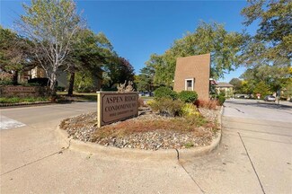 9523 University Ave Unit 10, Clive, IA 50325