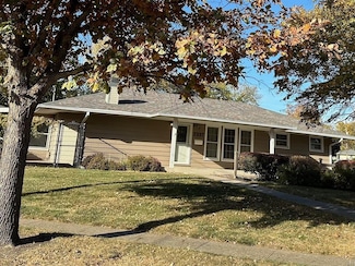 2337 Farwell Rd, Des Moines, IA 50317