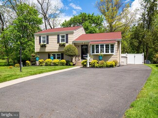 4 Peck Ave, Ewing, NJ 08618