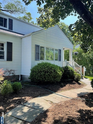 90 Greenway Rd, Glen Rock, NJ 07452