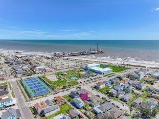 2115 28th St Unit Rear, Galveston, TX 77550