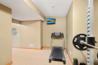15301 Timber Ridge Dr, Burnsville, MN 55306