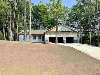 1004 Birmley Estates Dr, Traverse City, MI 49696