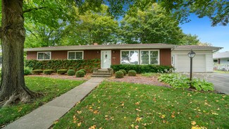 1202 Crest Ln, Rochelle, IL 61068