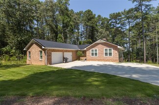 221 Circle Dr, Townville, SC 29689