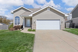 4526 Topaz Ave NW, Cedar Rapids, IA 52405