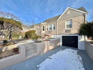 5 Hawthorne Ln, Valley Stream, NY 11581