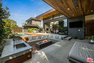 1385 Palms Blvd, Venice, CA 90291