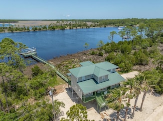 588 River Rd, Carrabelle, FL 32322