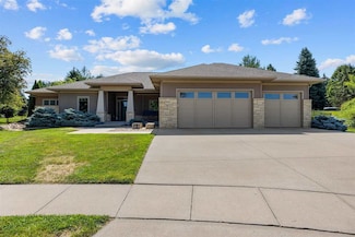 61 Quail Valley Ct, Iowa City, IA 52246