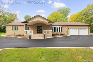 685 N Beck Rd, Canton, MI 48187