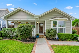 829 E 27th St, Houston, TX 77009