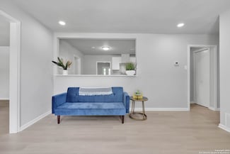 97 Denton Dr, San Antonio, TX 78213