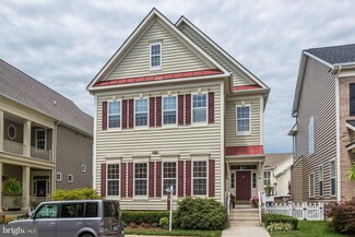 17585 Marbury St, Round Hill, VA 20141