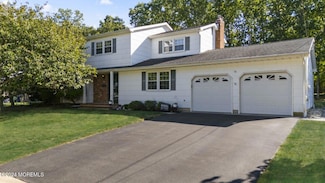 98 Old Bridge Dr, Howell, NJ 07731