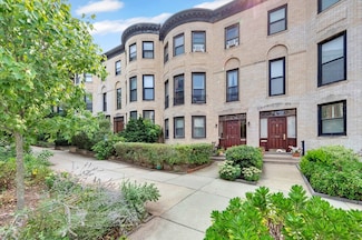 462 Park Dr, Boston, MA 02215