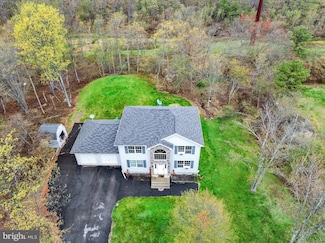 959 Cricket Ln, Long Pond, PA 18334
