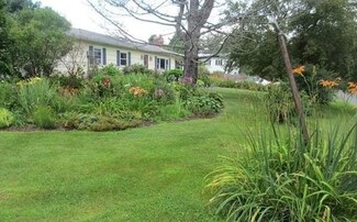 8 Pondview Dr, Amherst, MA 01002