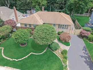 3167 Morgan Dr, Wantagh, NY 11793