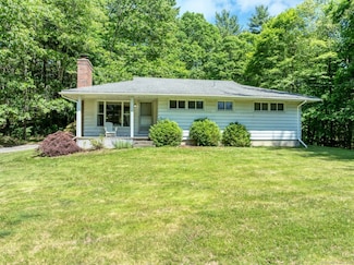 123 Geer Rd, Jewett City, CT 06351