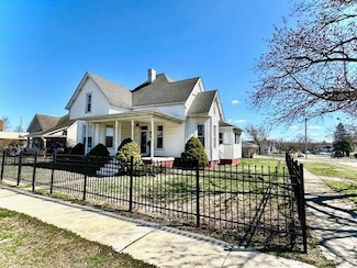 556 S 5th St, Clinton, IN 47842