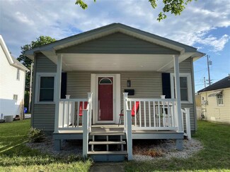 207 14th St, Winona Lake, IN 46590