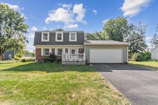 230 Ridgefield Ln, Naperville, IL 60565