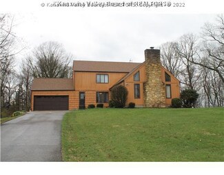 1900 Pine Manor Rd, Charleston, WV 25311