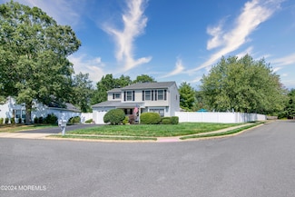 17 Stowe Ln, Howell, NJ 07731