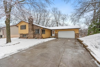 7002 Crest Dr, Osseo, MN 55311