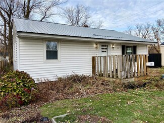 1319 E 30th St, Ashtabula, OH 44004