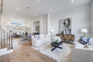 2105 Emancipation Ave, Houston, TX 77003