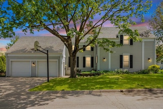 882 Laurel St, Dubuque, IA 52003