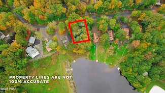 1024 Beaver Lake Dr, Paupack Township, PA 18436
