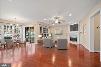 9253 Cardinal Forest Ln Unit 101, Lorton, VA 22079