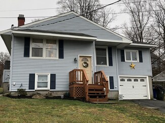 7 Bradley Ct, Fall River, MA 02720