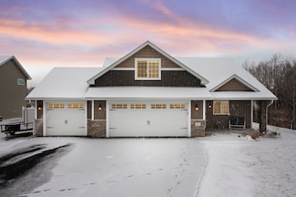 17 8th Ave NE, Isanti, MN 55040