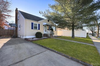 19 Jeanette St, Carteret, NJ 07008