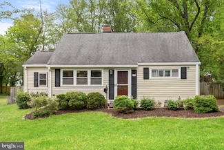 6604 Barrett Rd, Falls Church, VA 22042
