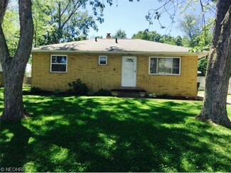 68 Marion Ave, Mogadore, OH 44260