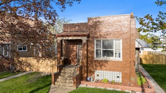 2625 S 60th Ct, Cicero, IL 60804