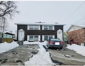 23 Hillcrest Dr, Lowell, MA 01851